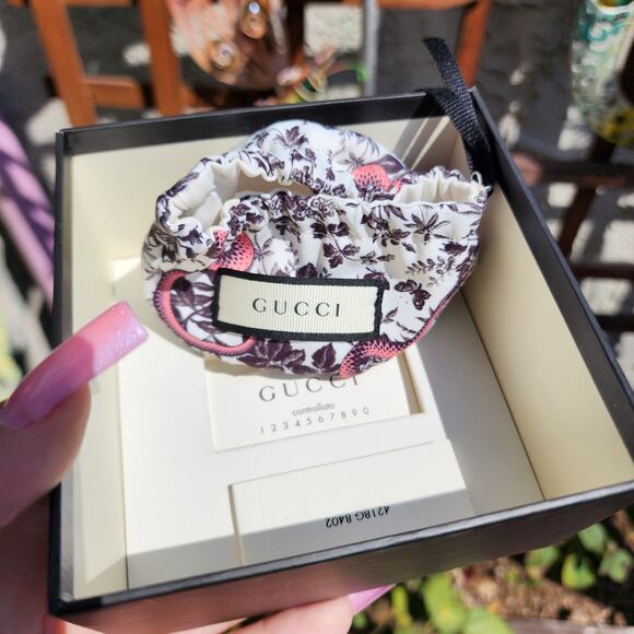 Gucci LOVED Palm Cuff Rainbow Rhinestone Gold Tone Swarovski Crystal Bracelet - Picture 15 of 16